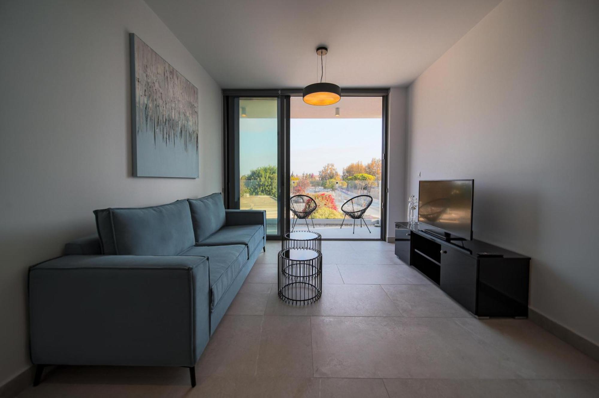 Avenue 102 1 Bed Apartment Пафос Екстериор снимка