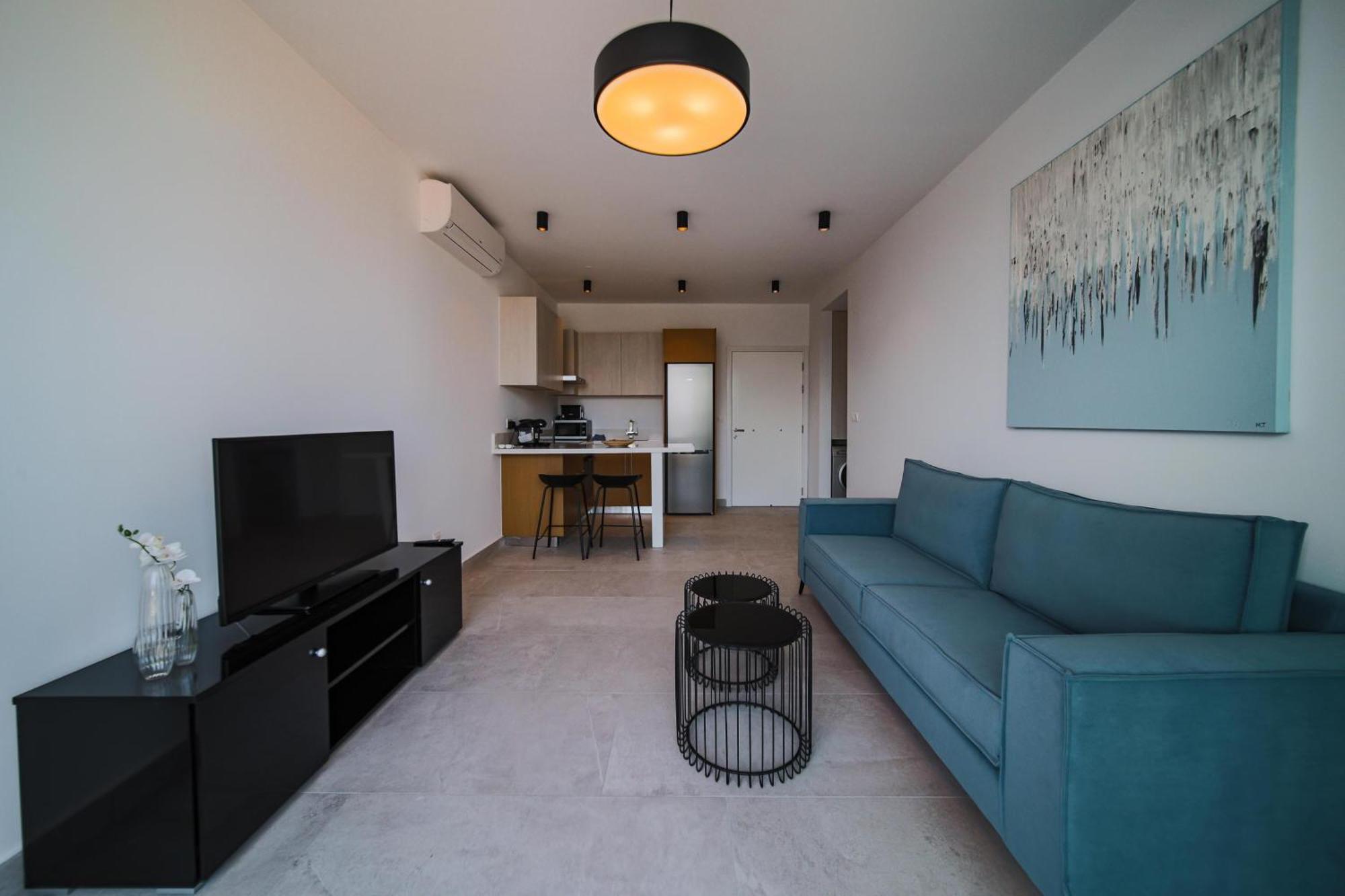 Avenue 102 1 Bed Apartment Пафос Екстериор снимка